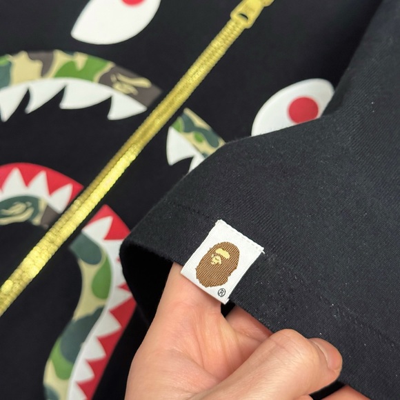 Bape ABC Camo shark tee ( L ) - Picture 7 of 7